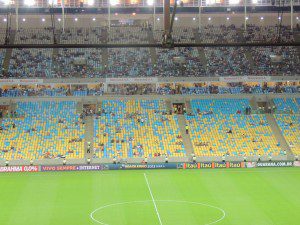 22jul2013---setores-leste-e-oeste-os-mais-caros-ficaram-com-vazio-no-maracana-1374468614832_1920x1440