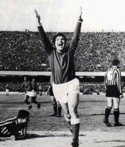 Mazzola ou Altafini, em ação pela Itália