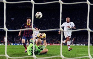t_99753_messi-sacramentou-a-classificacao-do-barcelona-para-a-proxima-fase-com-este-belo-gol