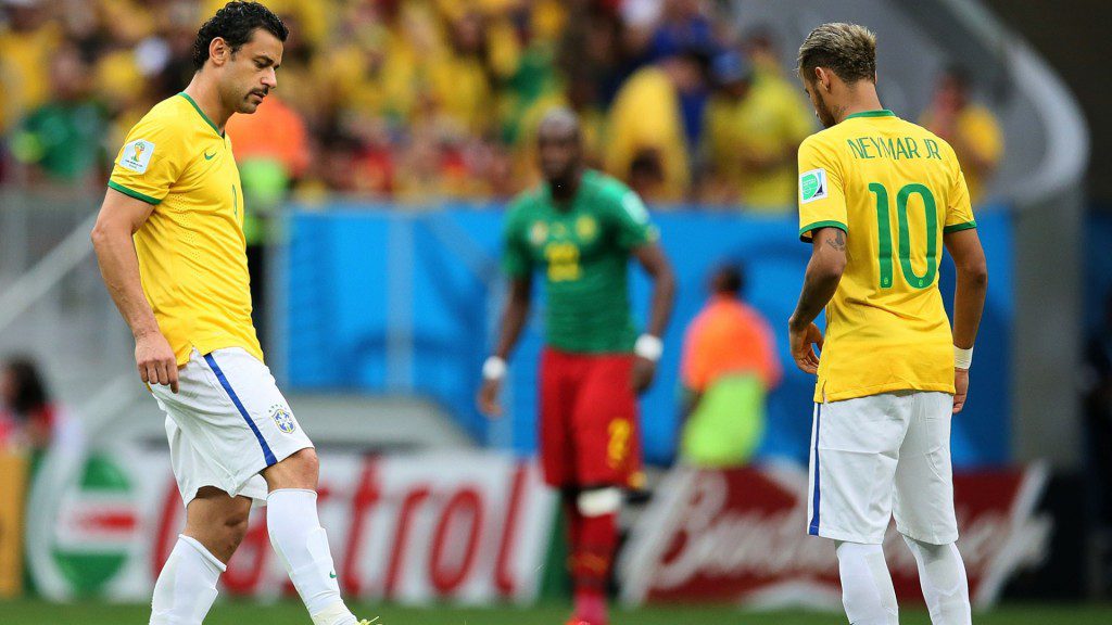 fred-e-neymar-dao-o-pontape-inicial-da-partida-contra-camaroes-a-ultima-da-primeira-fase-da-copa-do-mundo-1403554378506_1920x1080