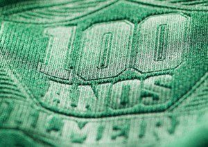 527500913-parte-da-camisa-comemorativa-do-palmeiras-pelos-100-anos-de-existencia