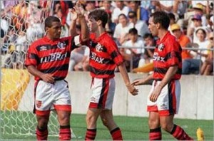 O melhor ataque do Mundo? Romário, Sávio e Edmundo