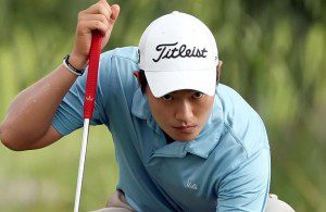 Lucas Lee agachado close 650 golfe