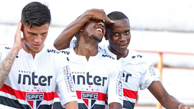 SÃO PAULO-SP. VITÓRIA-BA. SANTOS-SP. INTERNACIONAL-RS. PALMEIRAS-SP. PORTUGUESA-SP. AVAÍ-SC. FLAMENGO-RJ. QUARTAS DE FINAL.
