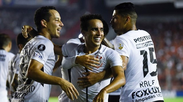 TAÇA LIBERTADORES DA AMÉRICA. 2018. FASE DE GRUPOS. GRUPO 3. LIBERTAD. PARAGUAI. PEÑAROL. URUGUAI. THE STRONGEST. BOLÍVIA. ATLÉTICO TUCUMÁN. ARGENTINA. GRUPO 4. FLAMENGO-RJ. BRASIL. INDEPENDIENTE SANTA FÉ. COLÔMBIA. GRUPO 7. CORINTHIANS-SP. BRASIL. INDEPENDIENTE. ARGENTINA.