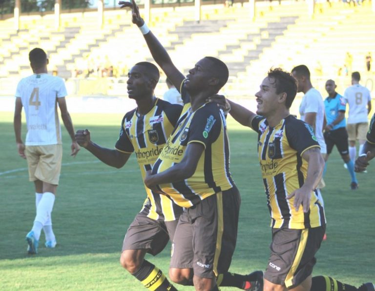 CAMPEONATO BRASILEIRO. SÉRIE C. GRUPO A. SANTA CRUZ-PE. ABC-RN. JUAZEIRENSE-BA. REMO-PA. GRUPO B. VOLTA REDONDA-RJ. YPIRANGA-RS. TUPI-MG. OPERÁRIO-PR. BOTAFOGO-SP. CUIABÁ-MT. TERCEIRA RODADA.