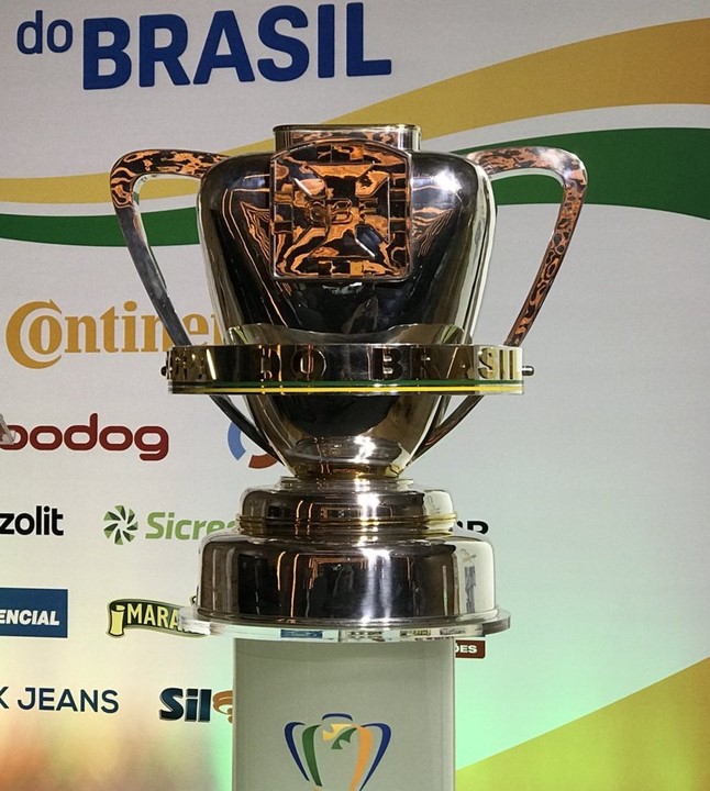 COPA DO BRASIL. SORTEIO. OITAVAS DE FINAL. CRUZEIRO-MG. ATLÉTICO-PR. BAHIA-BA. VASCO-RJ. QUARTAS DE FINAL. SANTOS-SP. PALMEIRAS-SP. CORINTHIANS-SP. CHAPECOENSE-SC. FLAMENGO-RJ. GRÊMIO-RS.