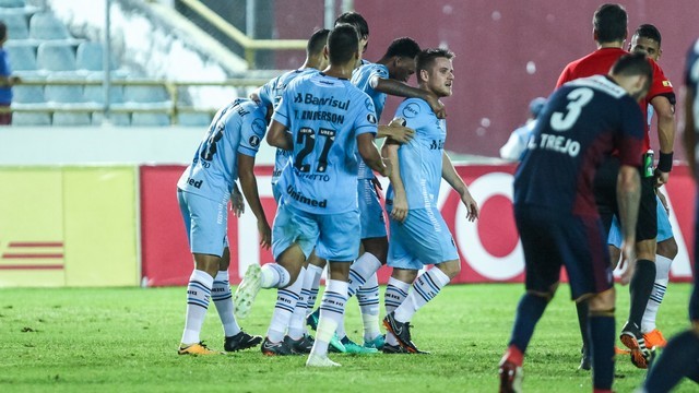 TAÇA LIBERTADORES DA AMÉRICA. GRUPO 1. GRÊMIO-RS. BRASIL. CERRO PORTEÑO. PARAGUAI. MONAGAS. VENEZUELA. DEFENSOR. URUGUAI. GRUPO 2. DELFÍN. EQUADOR. COLO-COLO. CHILE. BOLÍVAR. BOLÍVIA. ATLÉTICO NACIONAL DE MEDELLÍN. COLÔMBIA. FASE DE GRUPOS.