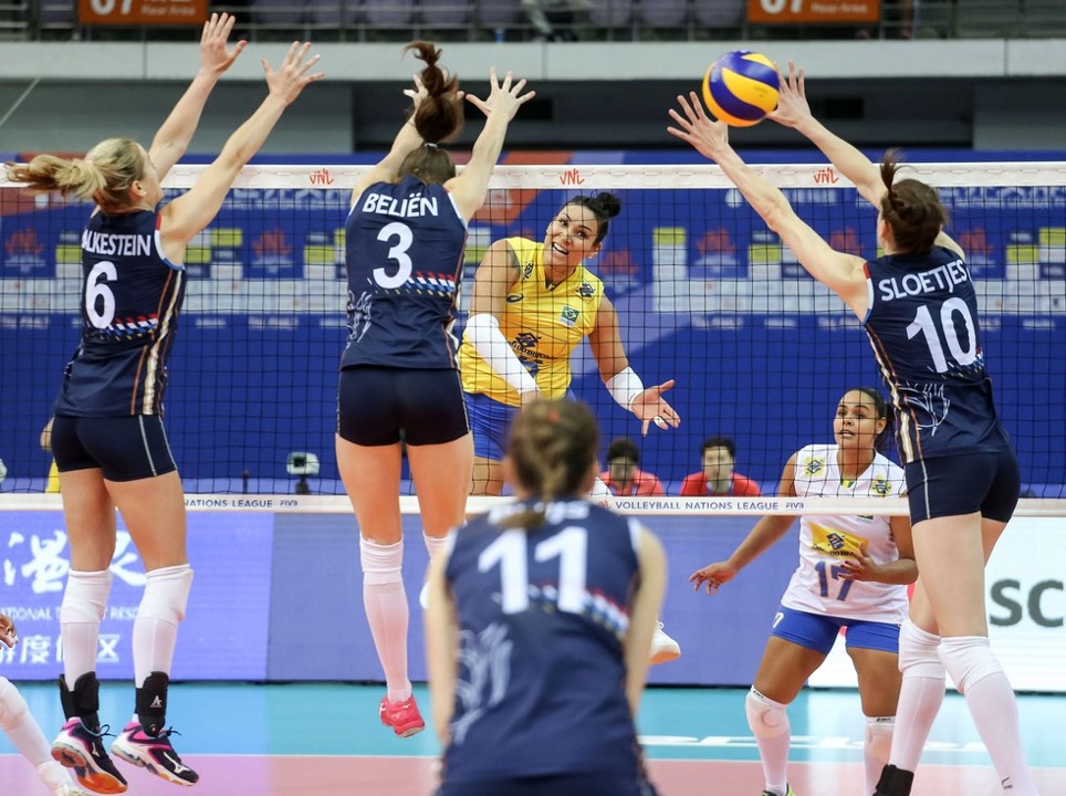 LIGA DAS NAÇÕES DE VÔLEI FEMININO DE 2018. BRASIL. HOLANDA. CHINA.