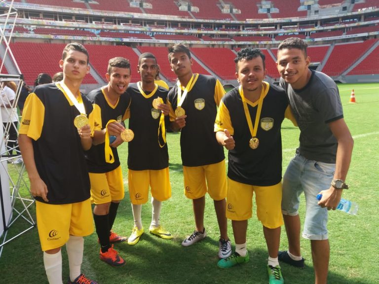 ALUNOS DO CEAL. BRASÍLIA. DISTRITO FEDERAL. SEGUNDA EDIÇÃO DA TAÇA COCHLEAR. 2018. MANÉ GARRINCHA.