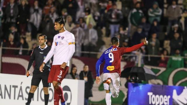 CAMPEONATO BRASILEIRO. SÉRIE A. NONA RODADA. PARANÁ CLUBE-PR. FLUMINENSE-RJ.