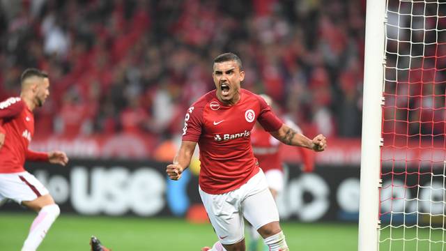 CAMPEONATO BRASILEIRO. SÉRIE A. DÉCIMA QUARTA RODADA. SÃO PAULO-SP. CORINTHIANS-SP. FLAMENGO-RJ. BOTAFOGO-RJ. VASCO-RJ. GRÊMIO-RS. BAHIA-BA.VITÓRIA-BA. PARANÁ CLUBE-PR. AMÉRICA-MG. SPORT-PE. FLUMINENSE-RJ. ATLÉTICO-MG. PALMEIRAS-SP. SANTOS-SP. CHAPECOENSE-SC. CRUZEIRO-MG. ATLÉTICO-PR.INTERNACIONAL-RS. CEARÁ-CE.