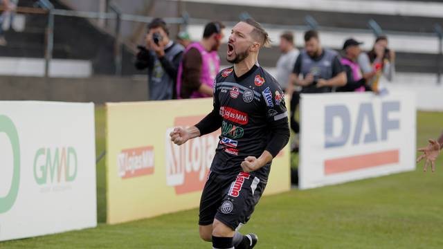 CAMPEONATO BRASILEIRO. SÉRIE C. DÉCIMA QUARTA. GRUPO A. ABC-RN. CONFIANÇA-SE. JUAZEIRENSE-BA. ATLÉTICO-AC. REMO-PA. SANTA CRUZ-PE. GLOBO-RN. GRUPO B. TOMBENSE-MG. OPERÁRIO-PR. YPIRANGA-RS. BRAGANTINO-SP. BOTAFOGO-SP. TUPI-MG. CUIABÁ-MT. JOINVILLE-SC. VOLTA REDONDA-RJ.