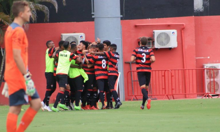 CAMPEONATO BRASILEIRO. SUB-20. GRUPO A. ATLÉTICO-GO. VASCO-RJ. GRUPO B. FLUMINENSE-RJ. PONTE PRETA-SP. GRUPO C. SÃO PAULO-SP. VITÓRIA-BA. CRUZEIRO-MG. BOTAFOGO-RJ. GRUPO D. FIGUEIRENSE-SC. ATLÉTICO-PR.