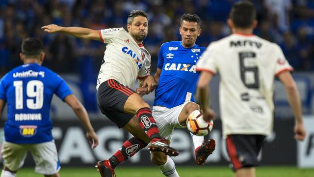 TAÇA LIBERTADORES DA AMÉRICA DE 2018. OITAVAS DE FINAL. CRUZEIRO-MG. BRASIL. CLASSIFICADO. FLAMENGO-RJ. ELIMINADO. RACING. ARGENTINA. ELIMINADO. RIVER PLATE. ARGENTINA. CLASSIFICADO. CORINTHIANS-SP. BRASIL. ELIMINADO. COLO COLO. CHILE. CLASSIFICADO.