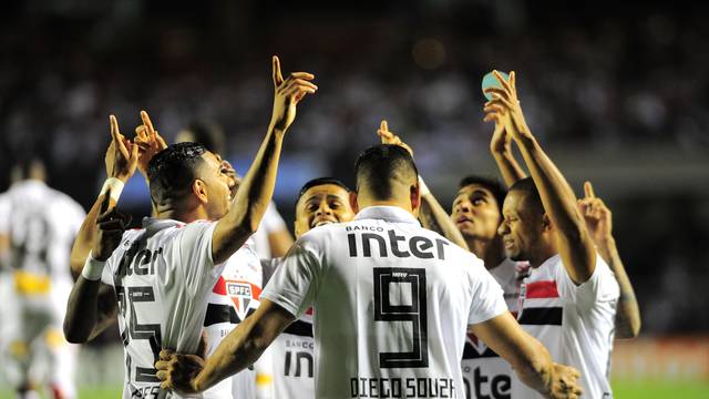 CAMPEONATO BRASILEIRO. SÉRIE A. DÉCIMA NONA RODADA. ATLÉTICO-PR. FLAMENGO-RJ. INTERNACIONAL-RS. PARANÁ CLUBE-PR. CRUZEIRO-MG. BAHIA-BA. VITÓRIA-BA. PALMEIRAS-SP. ATLÉTICO-MG. BOTAFOGO-RJ. AMÉRICA-MG. FLUMINENSE-RJ. SÃO PAULO-SP. CHAPECOENSE-SC.
