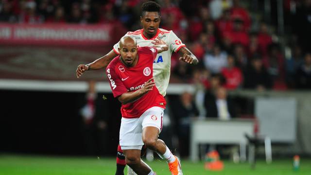 CAMPEONATO BRASILEIRO. SÉRIE A. VIGÉSIMA TERCEIRA RODADA. ATLÉTICO-MG. SÃO PAULO-SP. INTERNACIONAL-RS. FLAMENGO-RJ. PALMEIRAS-SP. ATLÉTICO-PR. CORINTHIANS-SP. CEARÁ-CE. PARANÁ CLUBE-PR. CHAPECOENSE-SC. CRUZEIRO-MG. BOTAFOGO-RJ. BAHIA-BA. SPORT-PE.