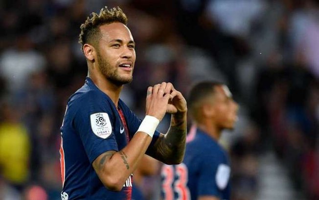 SEIS BRASILEIROS NA LISTA DA FIFA.