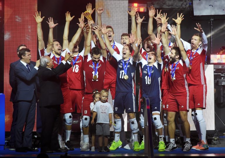 CAMPEONATO MUNDIAL DE VÔLEI MASCULINO. FINAL. POLÔNIA. TRICAMPEÃ. BRASIL. VICE-CAMPEÃO.