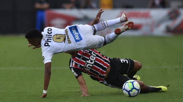 CAMPEONATO BRASILEIRO. SÉRIE A. VIGÉSIMA QUINTA. CRUZEIRO-MG. ATLÉTICO-MG. SÃO PAULO-SP. SANTOS-SP. SPORT-PE. CORINTHIANS-SP. BAHIA-BA. PALMEIRAS-SP. BOTAFOGO-RJ. AMÉRICA-MG. INTERNACIONAL-RS. CHAPECOENSE-SC. INTERNACIONAL-RS.