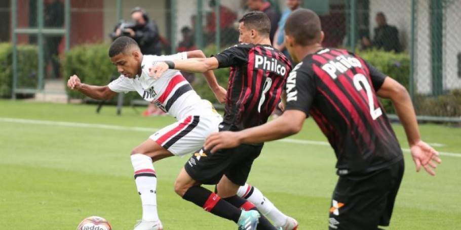 CAMPEONATO BRASILEIRO. SUB-23. FUTEBOL DE ASPIRANTES. 2018. GRUPO C. SÃO PAULO-SP. ATLÉTICO-PR. AMÉRICA-MG. VITÓRIA-BA. GRUPO D. CORITIBA-PR. INTERNACIONAL-RS. SANTOS-SP. CHAPECOENSE-SC.