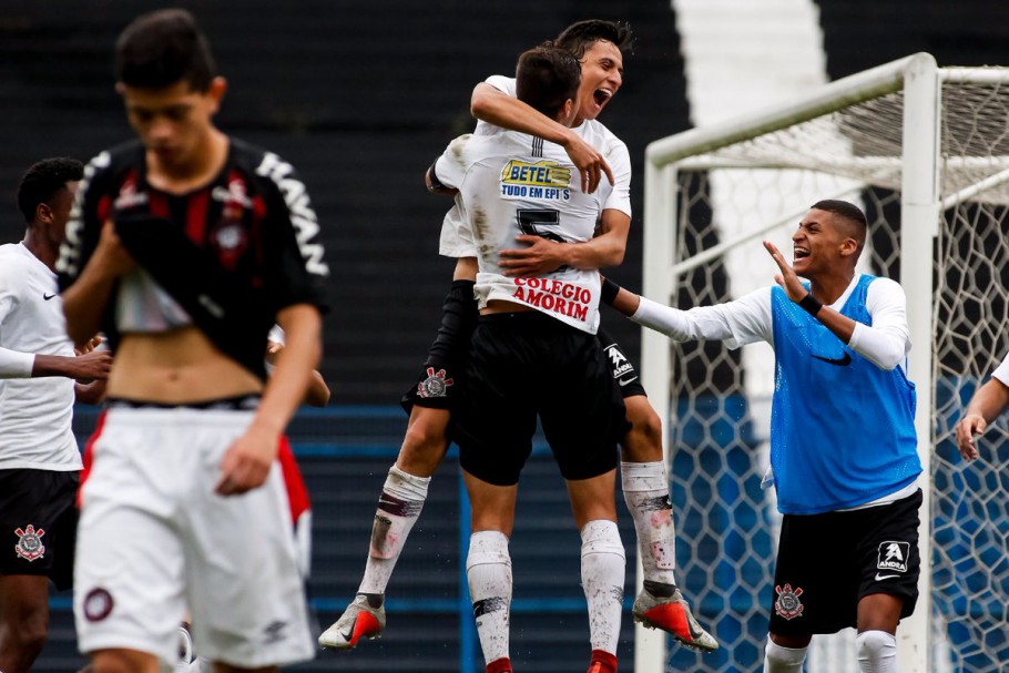 COPA DO BRASIL SUB-17. OITAVAS DE FINAL. PALMEIRAS-SP. CLASSIFICADO. INTERNACIONAL-RS. ELIMINADO. VASCO-RJ. CLASSIFICADO. VITÓRIA-BA. ELIMINADO. CORINTHIANS-SP. CLASSIFICADO. ATLÉTICO-PR. ELIMINADO. SANTOS-SP. CLASSIFICADO. AVAÍ-SC. ELIMINADO. CORITIBA-PR. CLASSIFICADO. BOTAFOGO-RJ. ELIMINADO. QUARTAS DE FINAL. PALMEIRAS-SP. VASCO-RJ. SÃO PAULO-SP. FLAMENGO-RJ.OU. AMÉRICA-MG. CORINTHIANS-SP. CRUZEIRO-MG.OU. FLUMINENSE-RJ. CORITIBA-PR. SANTOS-SP.