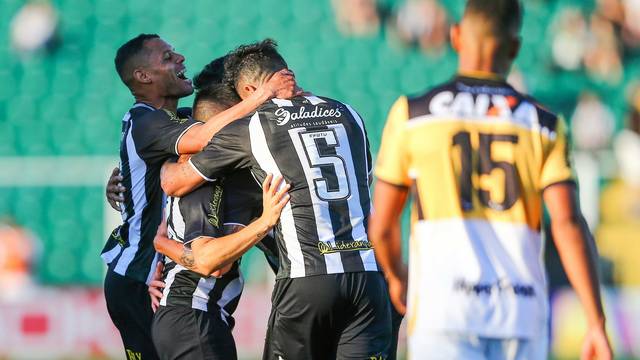 CAMPEONATO BRASILEIRO. SÉRIE B. TRIGÉSIMA TERCEIRA RODADA. ATLÉTICO-GO. BOA ESPORTE-MG. GUARANI-SP. OESTE-SP. SÃO BENTO-SP. CRB-AL. FIGUEIRENSE-SC. CRICIÚMA-SC. PAYSANDU-PA. CORITIBA-PR.