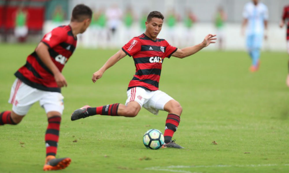 COPA DO BRASIL SUB-17. PRIMEIRA FASE. DEZESSEIS AVOS DE FINAL. VITÓRIA-BA. CLASSIFICADO. PONTE PRETA-SP. ELIMINADO. SÃO PAULO-SP. CLASSIFICADO. ATLÉTICO-GO. ELIMINADO. FLAMENGO-RJ. CLASSIFICADO. LONDRINA-PR. ELIMINADO. CRUZEIRO-MG. CLASSIFICADO. JUVENTUDE-RS. ELIMINADO. CORINTHIANS-SP. CLASSIFICADO. FIGUEIRENSE-SC. ELIMINADO. SANTOS-SP. CLASSIFICADO. PARANÁ CLUBE-PR. ELIMINADO.