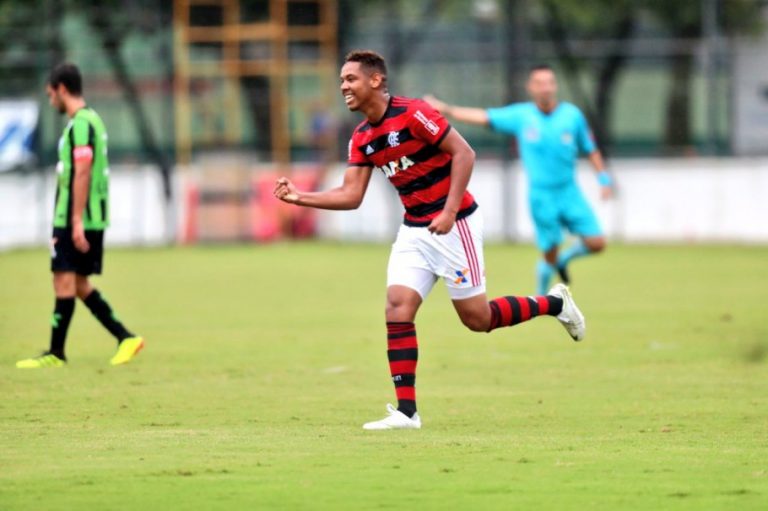 COPA DO BRASIL SUB-17. OITAVAS DE FINAL. FLAMENGO-RJ. CLASSIFICADO. AMÉRICA-MG. ELIMINADO. CRUZEIRO-MG. ELIMINADO. FLUMINENSE-RJ. CLASSIFICADO. QUARTAS DE FINAL. SÃO PAULO-SP. FLAMENGO-RJ. CORITIBA-PR. SANTOS-SP. CORINTHIANS-SP. FLUMINENSE-RJ. VASCO-RJ. PALMEIRAS-SP.