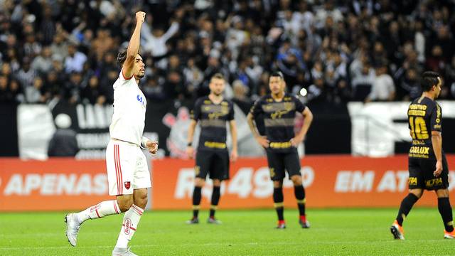 CAMPEONATO BRASILEIRO. SÉRIE A. VIGÉSIMA OITAVA RODADA. FLAMENGO-RJ. CORINTHIANS-SP. VITÓRIA-BA. SANTOS-SP. SPORT-PE. INTERNACIONAL-RS.