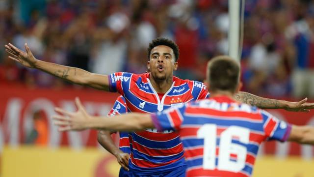 CAMPEONATO BRASILEIRO. SÉRIE B. TRIGÉSIMA SEGUNDA RODADA. FORTALEZA-CE. PAYSANDU-PA. VILA NOVA-GO. JUVENTUDE-RS. OESTE-SP. AVAÍ-SC. GUARANI-SP. BOA ESPORTE-MG. SAMPAIO CORRÊA-MA. LONDRINA-PR.