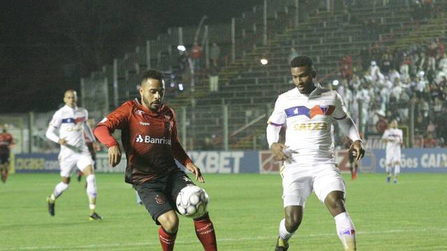 CAMPEONATO BRASILEIRO. SÉRIE B. TRIGÉSIMA RODADA. SÃO BENTOS-SP. GUARANI-SP. FORTALEZA-CE. BRASIL DE PELOTAS-RS. CORITIBA-PR. JUVENTUDE-RS. AVAÍ-SC. BOA ESPORTE-MG.