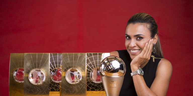 MARTA HOMENAGEADA. CBF.