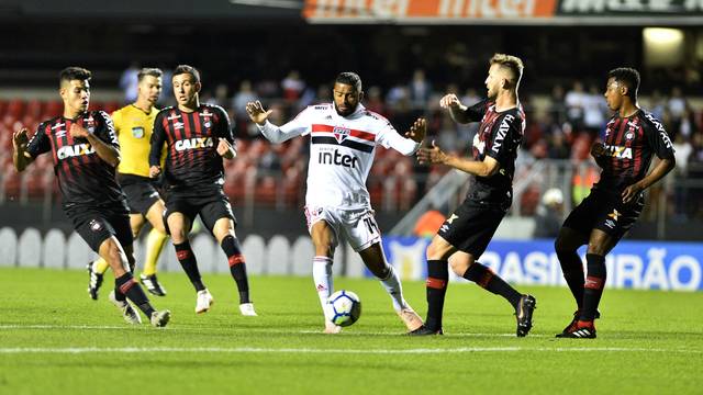 CAMPEONATO BRASILEIRO. SÉRIE A. TRIGÉSIMA RODADA. SÃO PAULO-SP. ATLÉTICO-PR. VASCO-RJ. SPORT-PE. AMÉRICA-MG. GRÊMIO-RS. BOTAFOGO-RJ. BAHIA-BA.