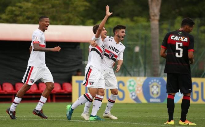 CAMPEONATO BRASILEIRO. SUB-23. FUTEBOL DE ASPIRANTES. GRUPO C. SÃO PAULO-SP. CLASSIFICADO. VITÓRIA-BA. CLASSIFICADO. AMÉRICA-MG. ELIMINADO. ATLÉTICO-PR. ELIMINADO. SEMIFINAIS. SÃO PAULO-SP. CORITIBA-PR. VITÓRIA-BA. INTERNACIONAL-RS.