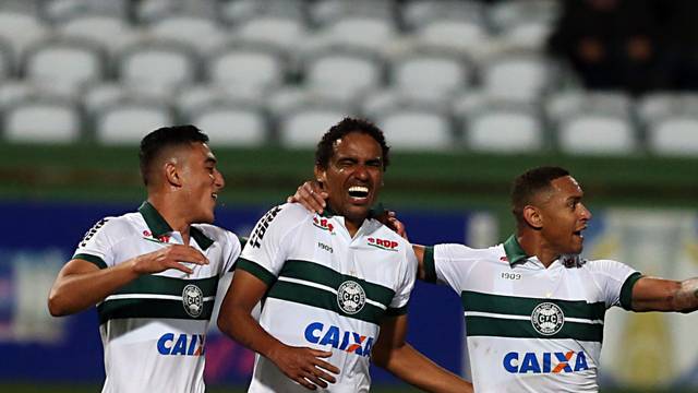CAMPEONATO BRASILEIRO. SÉRIE B. TRIGÉSIMA SEXTA RODADA. GOIÁS-GO. CORITIBA-PR. FIGUEIRENSE-SC. VILA NOVA-GO. BOA ESPORTE-MG. BRASIL DE PELOTAS-RS. JUVENTUDE-RS. PONTE PRETA-SP.