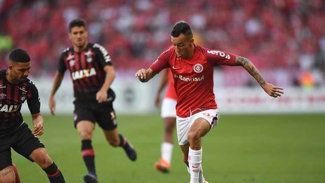 CAMPEONATO BRASILEIRO. SÉRIE A. TRIGÉSIMA SEGUNDA RODADA. ATLÉTICO-PR. INTERNACIONAL-RS. CRUZEIRO-MG. AMÉRICA-MG. CHAPECOENSE-SC. BAHIA-BA. FLAMENGO-RJ. SÃO PAULO-SP. BOTAFOGO-RJ. CORINTHIANS-SP. PARANÁ CLUBE-PR. VITÓRIA-BA.