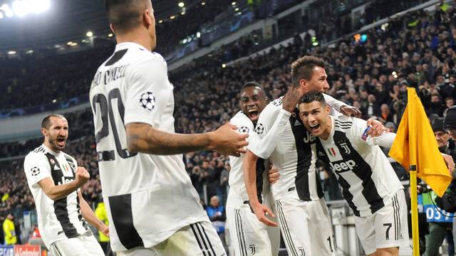 LIGA DOS CAMPEÕES DA EUROPA TEMPORADA 2018/2019. GRUPO E. AEK ATENAS. GRÉCIA. AJAX. HOLANDA. BENFICA. PORTUGAL. BAYERN DE MUNIQUE. ALEMANHA. GRUPO F. MANCHESTER CITY. INGLATERRA. LYON. FRANÇA. HOFFENHEIM. ALEMANHA. SHAKHTAR DONETSK. ALEMANHA. GRUPO G. REAL MADRID. ESPANHA. ROMA. ITÁLIA. VIKTÓRIA PLZEN. REPÚBLICA TCHECA. CSKA MOSCOU. RÚSSIA. GRUPO H. JUVENTUS. ITÁLIA. MANCHESTER UNITED. INGLATERRA. VALENCIA. ESPANHA. YOUNG BOYS. SUÍÇA. FASE DE GRUPOS.