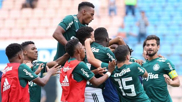 COPA DO BRASIL. SUB-17. QUARTAS DE FINAL. PALMEIRAS-SP. CLASSIFICADO. VASCO-RJ. ELIMINADO. CORINTHIANS-SP. ELIMINADO. FLUMINENSE-RJ. CLASSIFICADO. SANTOS-SP. OU CORITIBA-PR. FLAMENGO-RJ. OU . SÃO PAULO-SP. SEMIFINAL. FLUMINENSE-RJ. PALMEIRAS-SP.