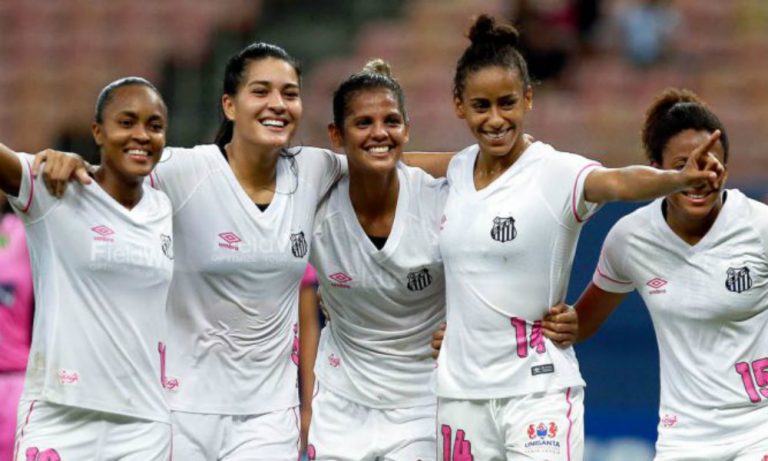 TAÇA LIBERTADORES DA AMÉRICA DE FUTEBOL FEMININO DE 2018. FASE DE GRUPOS. GRUPO B. SANTOS-SP. BRASIL. SPORT GIRLS. PERU. DEPORTIVO ITA. BOLÍVIA. COLO-COLO. CHILE. CLASSIFICAÇÃO. SANTOS-SP. BRASIL. PRIMEIRO LUGAR. COLO-COLO. CHILE. SEGUNDO LUGAR. SPORT GIRLS. PERU. TERCEIRO LUGAR. DEPORTIVO ITA. BOLÍVIA. QUARTO LUGAR. SEMIFINAIS. SANTOS-SP. BRASIL. COLO-COLO. CHILE. ATLÉTICO HUILA. COLÔMBIA. IRANDUBA-AM. BRASIL.