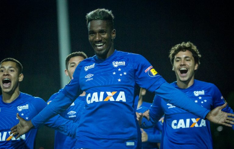 COPA IPIRANGA. TERCEIRA EDIÇÃO. GRUPO B. FLAMENGO-RJ. BRASIL. INDEPENDIENTE. ARGENTINA. CRUZEIRO-MG. BRASIL.NACIONAL. URUGUAI. SÃO PAULO-SP. BRASIL. GRUPO D. INTERNACIONAL-RS. BRASIL. CORINTHIANS-SP. BRASIL. DEFENSOR SPORTING. URUGUAI. FLUMINENSE-RJ. BRASIL. JUVENTUDE-RS. BRASIL. QUARTA RODADA. FASE DE GRUPOS.
