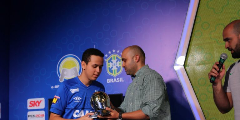E-BRASILEIRÃO. CRUZEIRO. BICAMPEÃO.