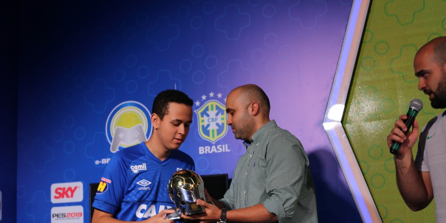 E-BRASILEIRÃO. CRUZEIRO. BICAMPEÃO.