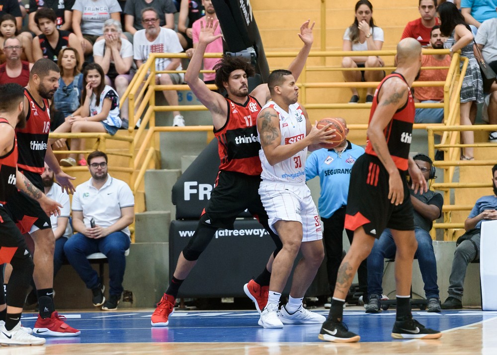 SUPER OITO NO NBB. FLAMENGO-RJ. CAMPEÃO. FRANCA-SP. VICE-CAMPEÃO.