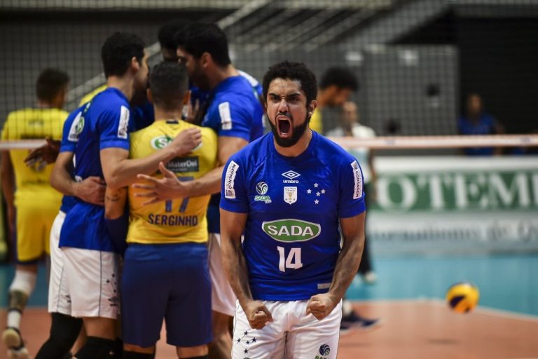 CAMPEONATO SUL-AMERICANO DE VÔLEI MASCULINO. FINAL. CRUZEIRO-MG. BRASIL. CAMPEÃO. HEXACAMPEONATO. UPCN DE SAN JUAN. ARGENTINA. VICE-CAMPEÃO. OBRAS SANITÁRIAS DE SAN JUAN. ARGENTINA. TERCEIRO LUGAR. MINAS-MG. BRASIL. QUARTO LUGAR. REGATAS DE LIMA. PERU. QUINTO LUGAR. NACIONAL. URUGUAI. SEXTO LUGAR.