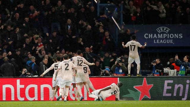 LIGA DOS CAMPEÕES DA EUROPA TEMPORADA DE 2018/2019. OITAVAS DE FINAL. PORTO. PORTUGAL. CLASSIFICADO. ROMA. ITÁLIA. ELIMINADO. MANCHESTER UNITED. INGLATERRA. CLASSIFICADO. PARIS SAINT-GERMAIN. FRANÇA. ELIMINADO. CLASSIFICADOS PARA AS QUARTAS DE FINAL. PORTO. PORTUGAL. MANCHESTER UNITED. INGLATERRA. TOTTENHAM. INGLATERRA. AJAX. HOLANDA.