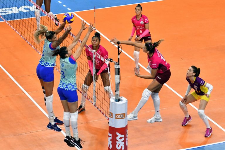 SUPERLIGA FEMININA DE VÔLEI. QUARTAS DE FINAL. SEGUNDO JOGO. SESC-RJ. SESI BAURU-SP. BARUERI-SP. OSASCO-RJ.