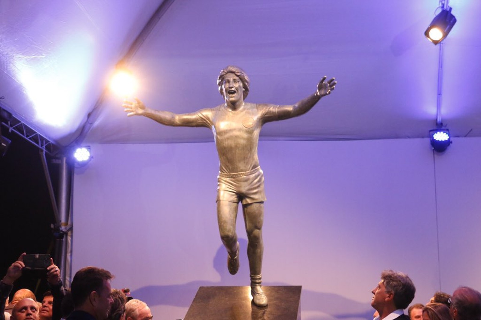 RENATO GAÚCHO. GRÊMIO-RS. ESTÁTUA INAUGURADA.