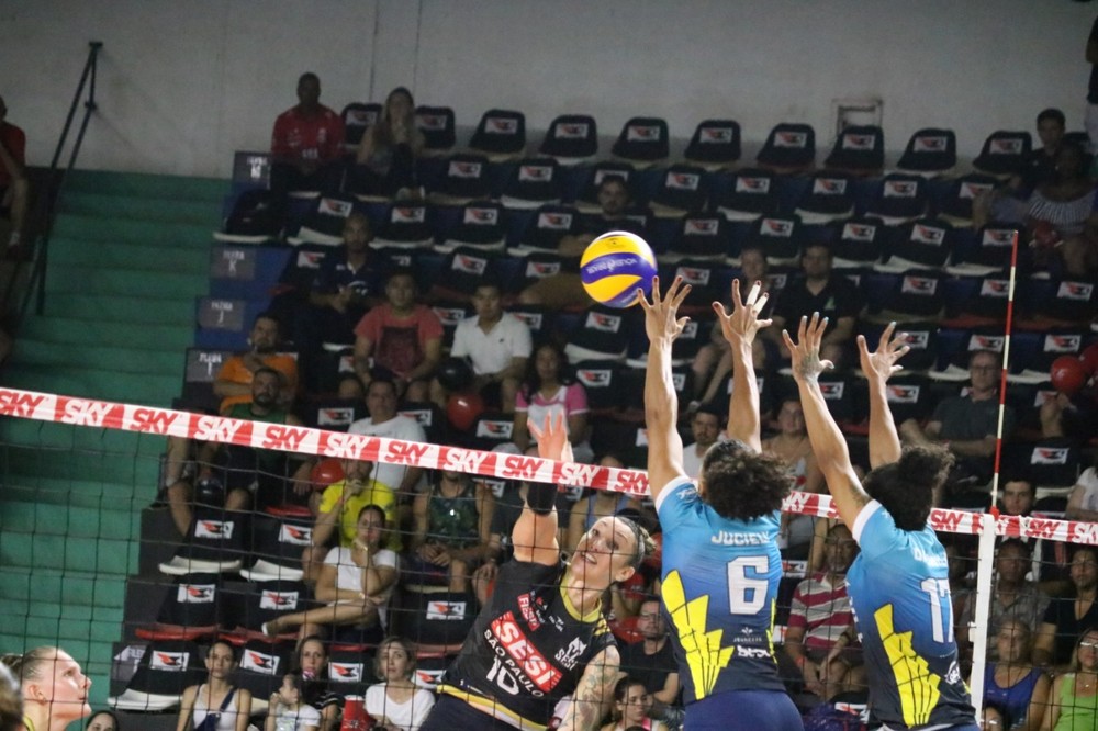 SUPERLIGA FEMININA DE VÔLEI. PRAIA CLUBE-MG. FLUMINENSE-RJ. MINAS-MG. CURITIBA-PR. OSASCO-SP. SESI-RJ. SESI-SP.