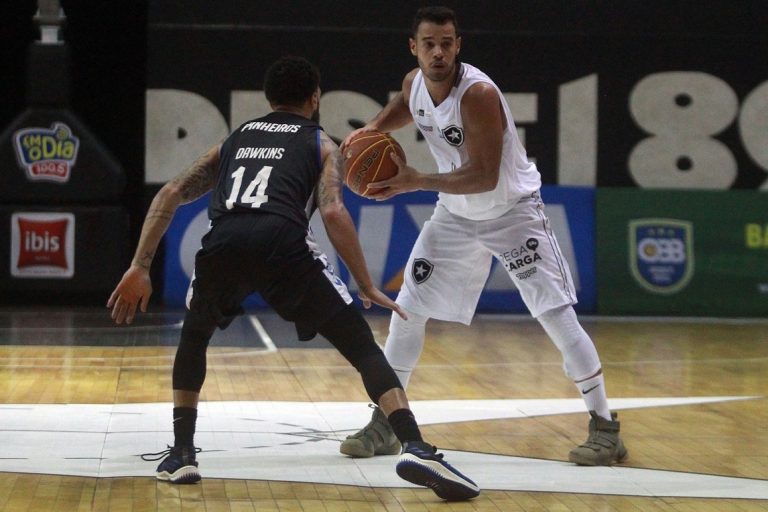 NOVO BASQUETE BRASIL. NBB. 2018.2019. TEMPORADA. PINHEIROS-SP. BOTAFOGO-RJ. QUARTAS DE FINAL. QUARTO JOGO. QUINTO JOGO EM SÃO PAULO-SP.